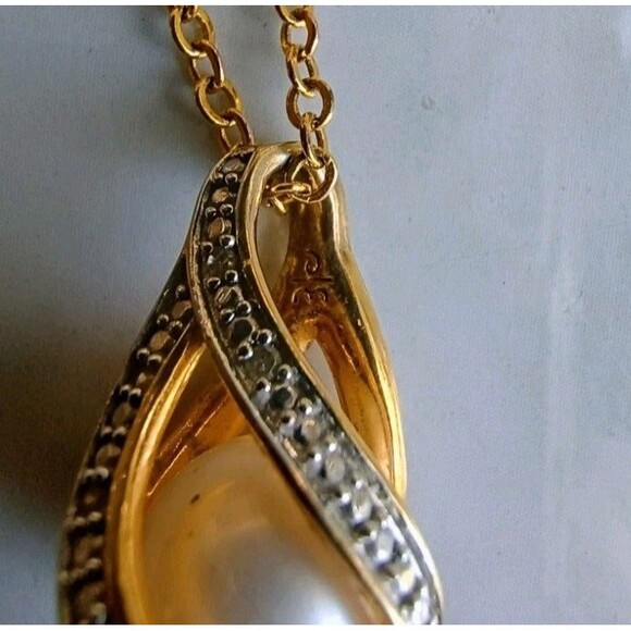 Danbury Mint Gold Plated Love's Embrace Pearl & Diamond Necklace - Picture 5 of 6